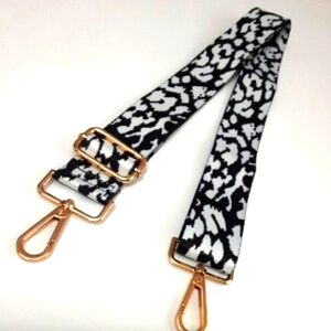 Chic Black and White Strap with Gold Clips